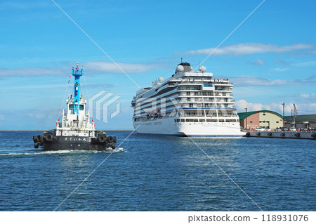 遊輪 Viking Orion 和拖船 Tateiwa Maru 遊輪 Viking Orion 和拖船 Tateiwa Maru 118931076