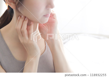 女性下巴臉部線條 118932255