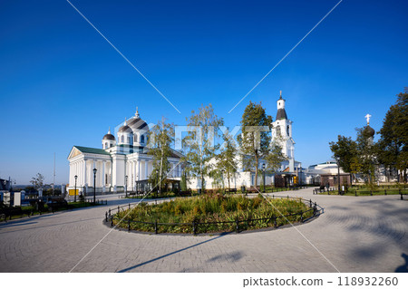 Christ the Savior Cathedral and Lenin Garden in Arzamas at sunny morning 118932260