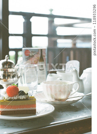 Eat cake at tea time 118933296