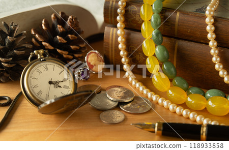 Antique image, miscellaneous goods, jewelry, accessories 118933858