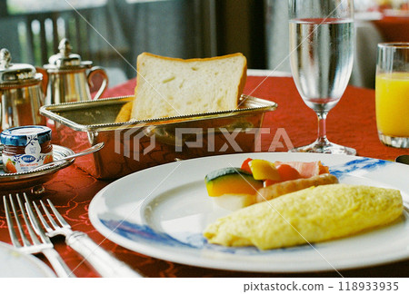 Beautiful omelette breakfast Beautiful omelette breakfast 118933935