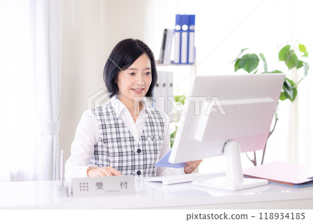 Medical reception staff in uniform Medical reception staff in uniform 118934185