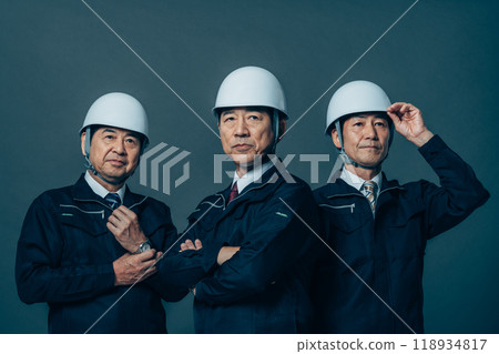 Middle-aged male worker 118934817