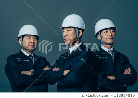 Middle-aged male worker Middle-aged male worker 118934819