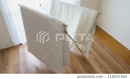 Drying futons indoors 118935364