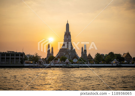 Pagoda at Wat Arun, a royal temple at Chaopraya river on sunset time, Bangkok, Thailand. Pagoda at Wat Arun, a royal temple at Chaopraya river on sunset time, Bangkok, Thailand. 118936065