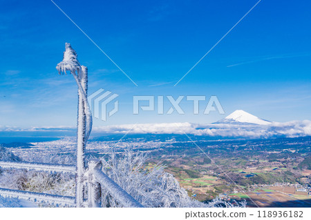 [靜岡縣] 伊豆天際線西丹納停車場冰鐘外的富士山 118936182
