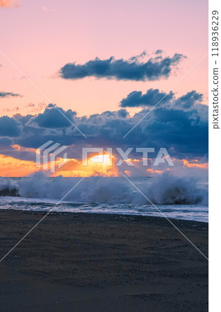 Sunset on the Sea of Japan: Rough waves at Mikawa Coast (Hakusan City, Ishikawa Prefecture) Sunset on the Sea of Japan: Rough waves at Mikawa Coast (Hakusan City, Ishikawa Prefecture) 118936229