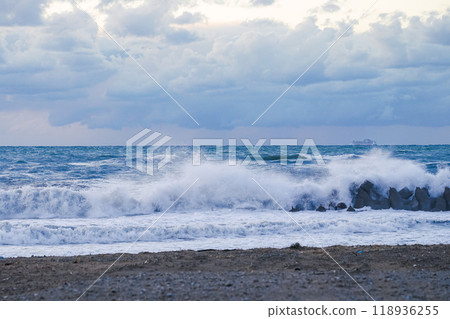 Sunset on the Sea of Japan: Rough waves at Mikawa Coast (Hakusan City, Ishikawa Prefecture) Sunset on the Sea of Japan: Rough waves at Mikawa Coast (Hakusan City, Ishikawa Prefecture) 118936255