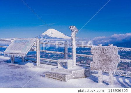 [靜岡縣]伊豆天際線西丹納停車場冷凍望遠鏡後方的富士山 118936805