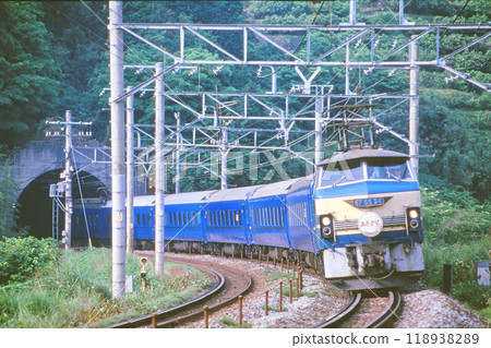 東海道本線運行的臥舖特急朝風號 東海道本線運行的臥舖特急朝風號 118938289