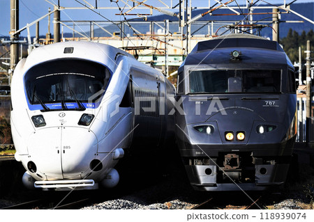 885 Series and 787 Series Limited Express "Kamome" Nagasaki Main Line, Yunoe Station 118939074