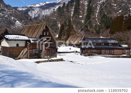 Winter Gokayama Suganuma Village 118939702
