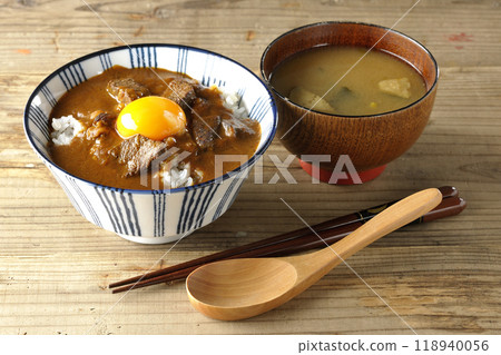 Tsukimi beef curry bowl and miso soup Tsukimi beef curry bowl and miso soup 118940056