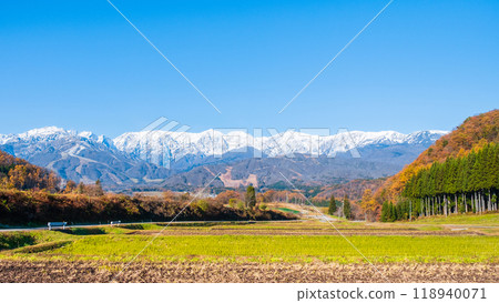 Hakuba village in autumn 118940071