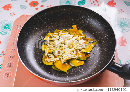 Put cheese on baked pumpkin Put cheese on baked pumpkin 118940101