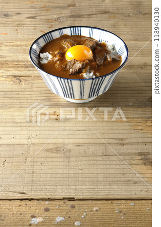 月見牛肉咖哩碗 118940130
