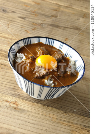 月見牛肉咖哩碗 118940134