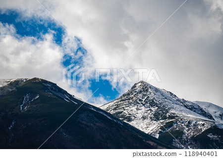 秋天的乘鞍山首次積雪 118940401