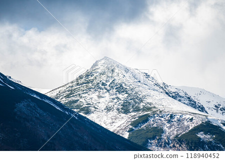 Mt. Kengamine covered in mist and first snow Mt. Kengamine covered in mist and first snow 118940452