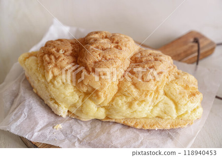 Melon Croissant Melon Croissant 118940453