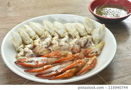 steamed flower crab meat paddle and claw on plate dipping Thai spicy seafood sauce  118940744