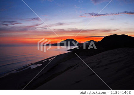 Tottori Sand Dunes in Summer - View of the Sea of Japan at dawn from horseback Tottori Sand Dunes in Summer - View of the Sea of Japan at dawn from horseback 118941468