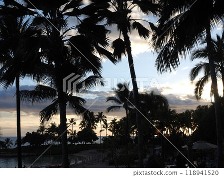 Sunset at Ko Olina, Hawaii Sunset at Ko Olina, Hawaii 118941520