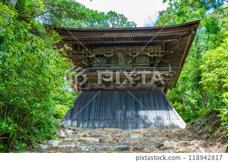 The bell tower of Jingoji Temple in Ukyo Ward, Kyoto City The bell tower of Jingoji Temple in Ukyo Ward, Kyoto City 118942817