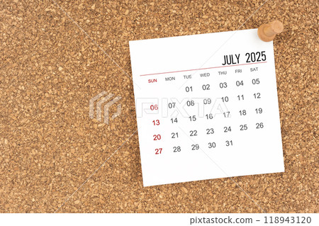 White calendar sheet for July 2025 with thumbtack on wooden board, Position with copy space. 118943120