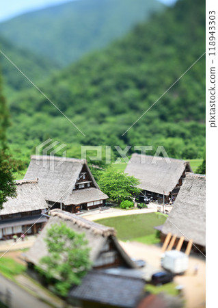 People still live in the World Heritage Site of Suganuma village, where Toyama's pride and joy, the "Gassho-style" thatched roof houses, still remain. People still live in the World Heritage Site of Suganuma village, where Toyama's pride and joy, the "Gassho-style" thatched roof houses, still remain. 118943303