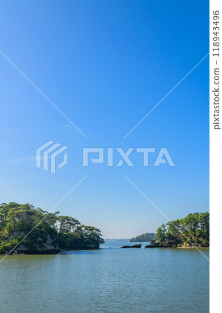 Walking along the coast of Matsushima, one of Japan's Three Most Scenic Spots 118943496