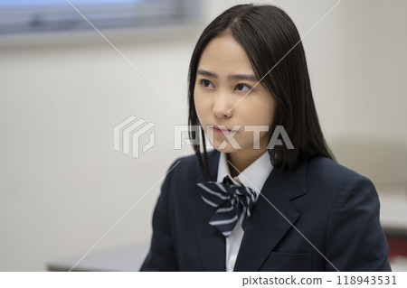 A high school girl with a serious expression Photography cooperation: Ariake College of Education and Arts 118943531