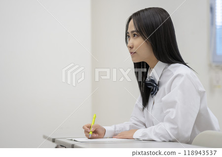 Profile of a high school girl studying in a classroom. Photo courtesy of Ariake College of Education and Arts. 118943537