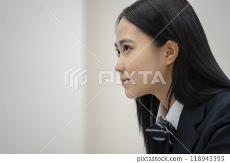 A high school girl with a serious expression Photography cooperation: Ariake College of Education and Arts 118943595