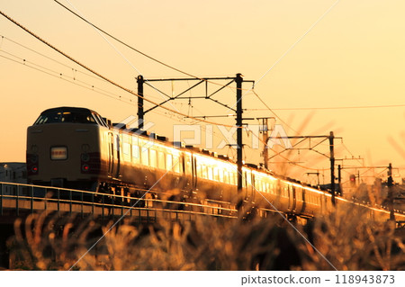 183(189)系列列車,車身被蒲葦染成秋天的夕陽天空(修學旅行)_攝於2009年9月24日 183(189)系列列車,車身被蒲葦染成秋天的夕陽天空(修學旅行)_攝於2009年9月24日 118943873