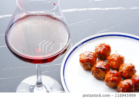 Delicious charcoal-grilled yakitori (chicken skewers) and a glass of red wine Delicious charcoal-grilled yakitori (chicken skewers) and a glass of red wine 118943999