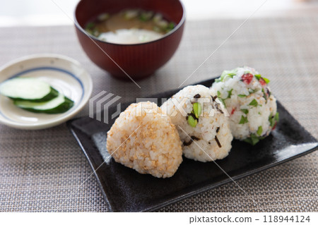 Colorful rice balls 118944124