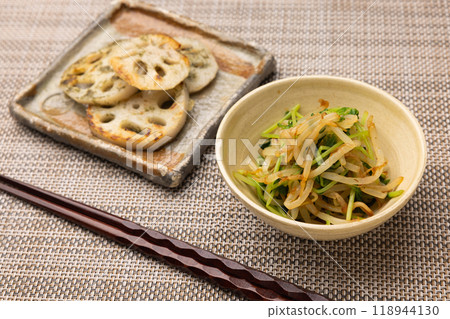 Bean sprouts and bean sprouts salad and lotus root served on Japanese tableware Bean sprouts and bean sprouts salad and lotus root served on Japanese tableware 118944130