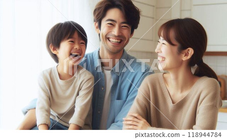 爸爸、媽媽和孩子一起笑 118944784