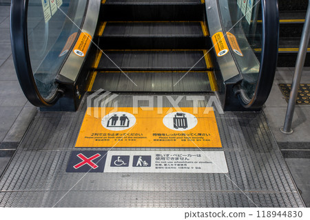 Station escalator entrance 118944830