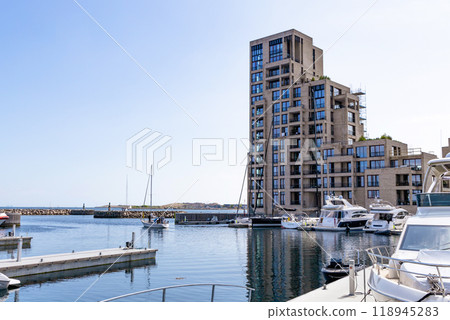 Modern and expensive area in Copenhagen with new luxury houses and a pier for yachts. 118945283