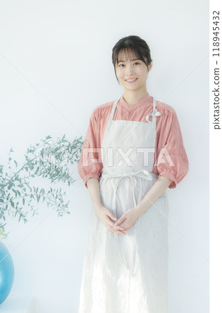 圍裙的女人 118945432