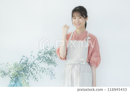 圍裙的女人 118945433