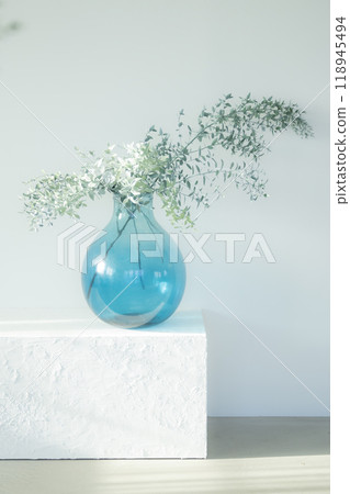 Green branches in a large vase Green branches in a large vase 118945494