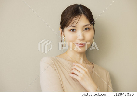 米色洋裝的女人 米色洋裝的女人 118945850