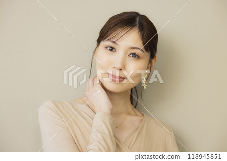 米色洋裝的女人 米色洋裝的女人 118945851