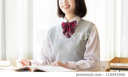 考試生/穿制服的女高中生 118945948