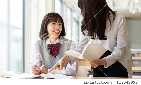 Exam takers/high school girls taking classes at cram school 118945958